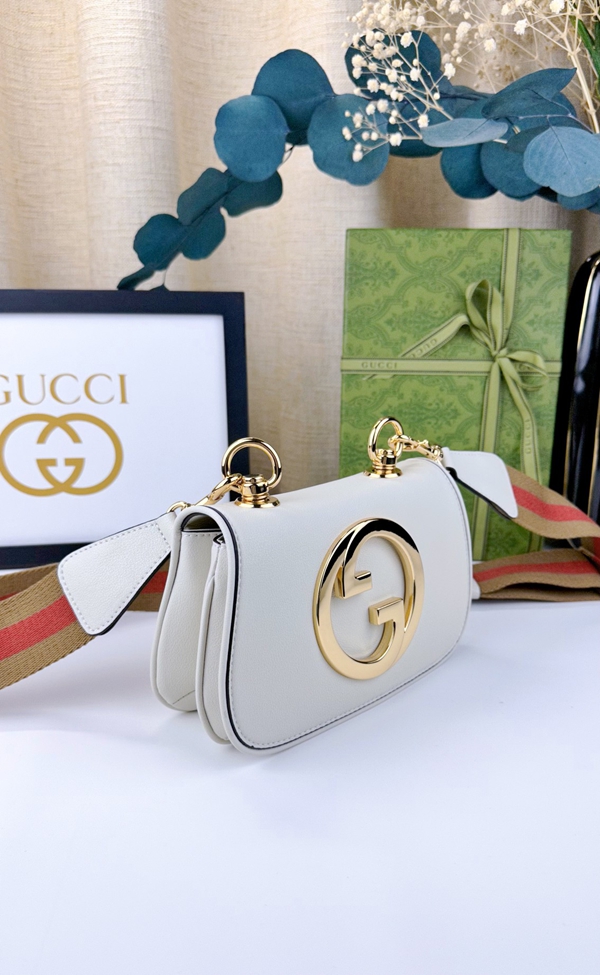 激安グッチバッグコピー背面デザイン